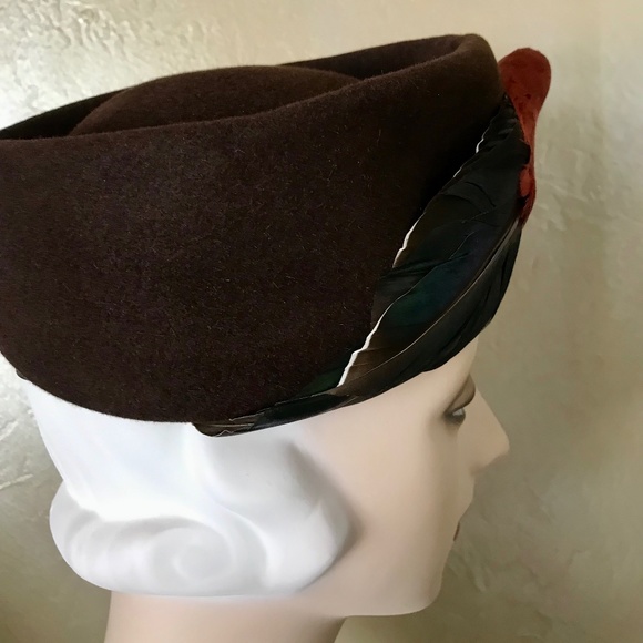 STUNNING 1940s BROWN FELT TOQUE WITH FEATHER BIRD TRIM main image 6